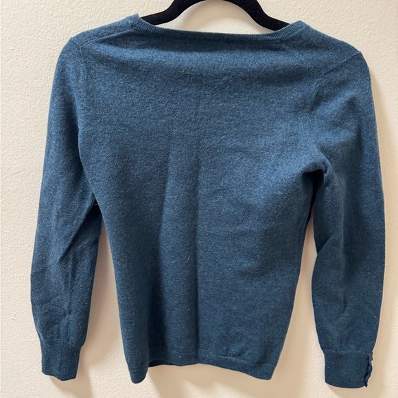 Banana Republic Women's Blue Crewneck Sweater with Sleeve Buttons Size Medium - Picture 6 of 6